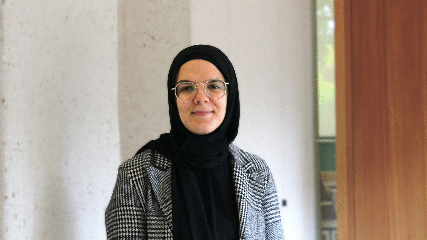 Ruba Ezzeddine (supervised by Burmeister)